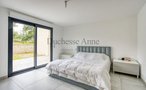 Castle for Sale in Vicq, Auvergne-Rhône-Alpes, France