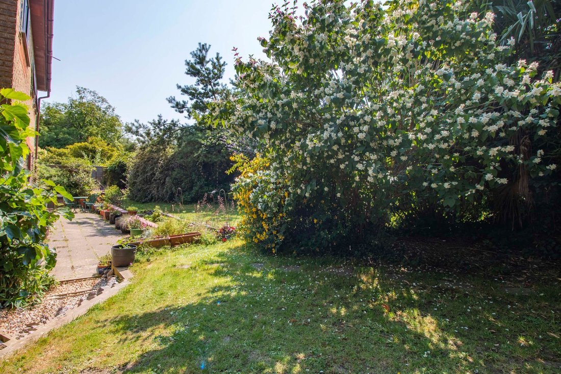 House Uckfield In Uckfield, England, United Kingdom For Sale (14432141)