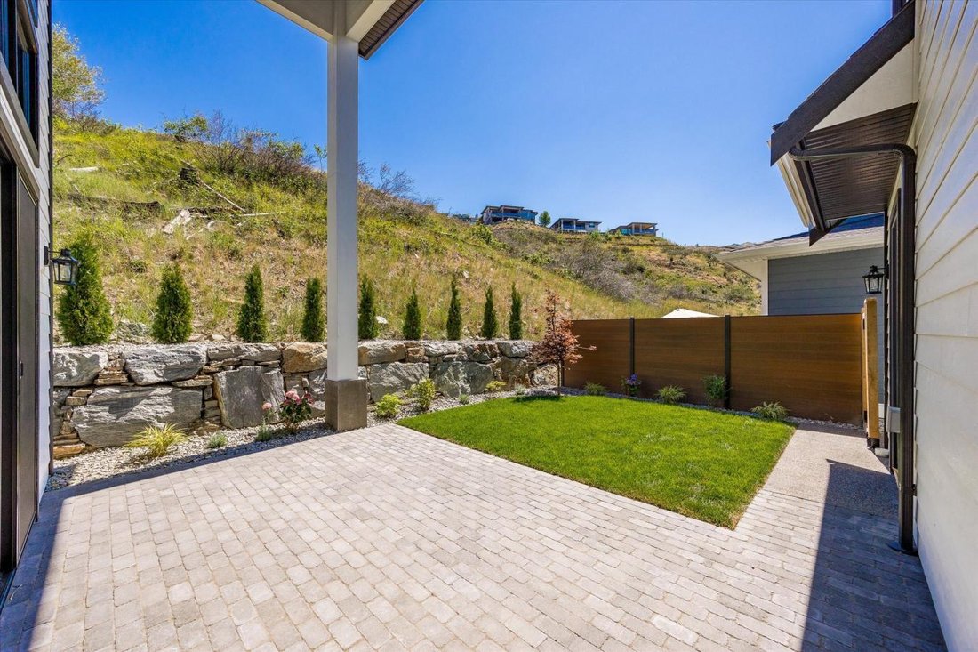 House in Kelowna, British Columbia, Canada 4 - 14522884