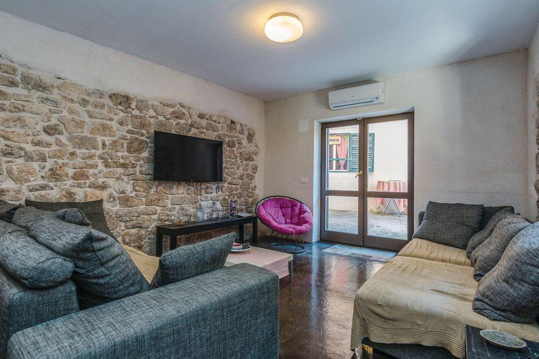Villa in Mjesni odbor Poluotok, Zadar, Zadar County 2 - 12673852