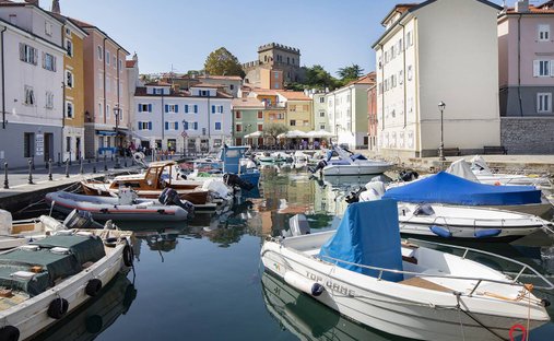 château à Muggia, Frioul-Vénétie julienne, Italie 1