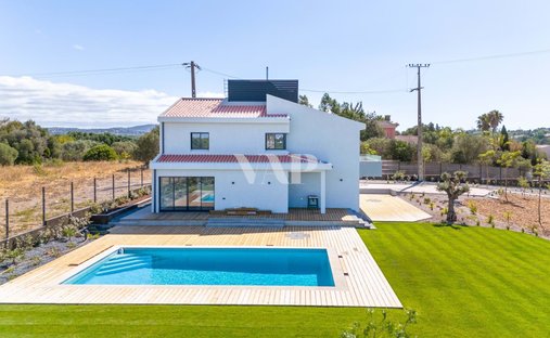 Villa in Quarteira, Algarve, Portugal 1
