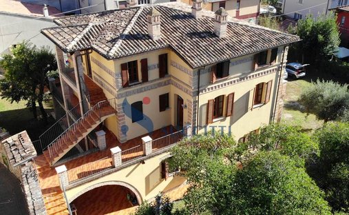 Villa in Center, Teramo, Abruzzo 1