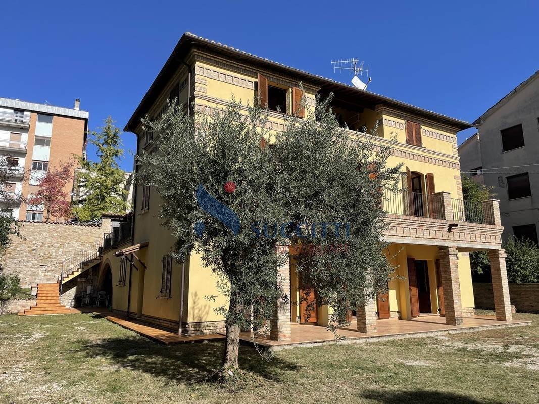 Villa in Center, Teramo, Abruzzo 3 - 12749872