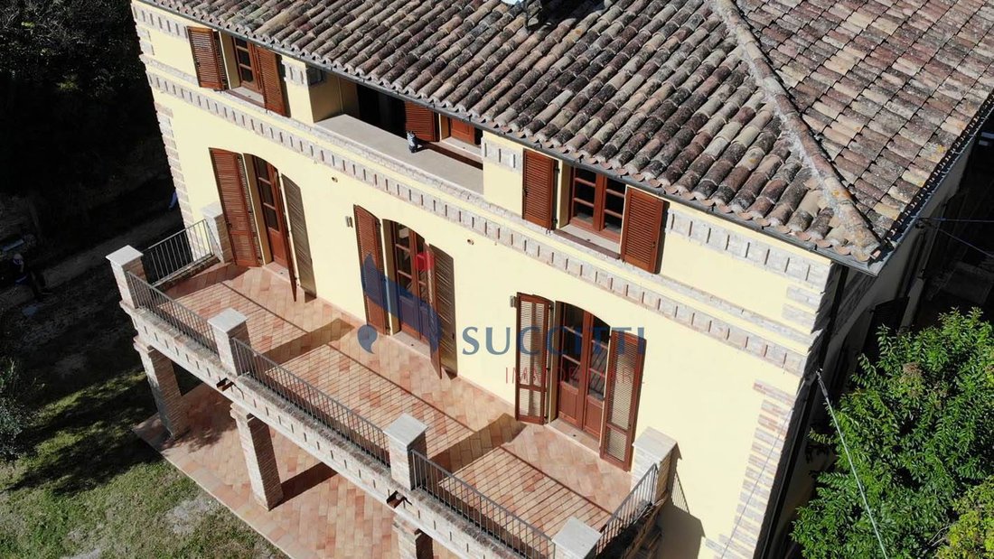 Villa in Center, Teramo, Abruzzo 2 - 12749872