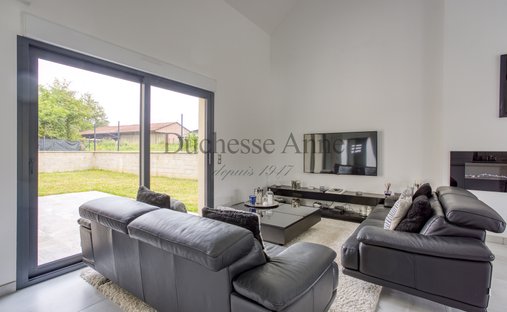 Castle for Sale in Vicq, Auvergne-Rhône-Alpes, France