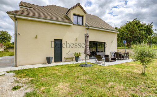 Castle for Sale in Vicq, Auvergne-Rhône-Alpes, France