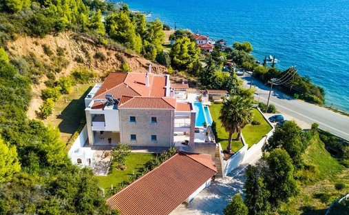 Villa in Pallini Municipal Unit, Macedonia and Thrace, Greece 1
