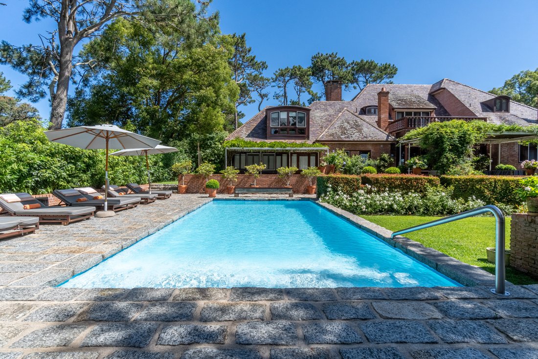 Chalet in Punta del Este, Maldonado Department, Uruguay 2 - 14525691