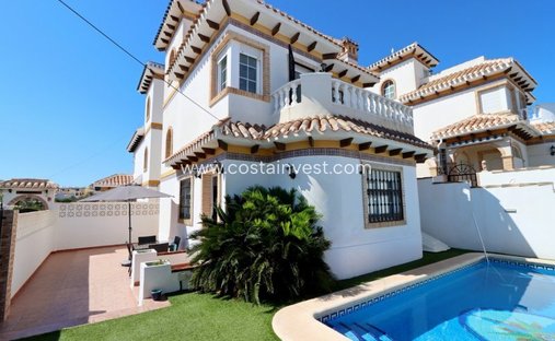 Villa in Torrevieja, Valencian Community, Spain 1