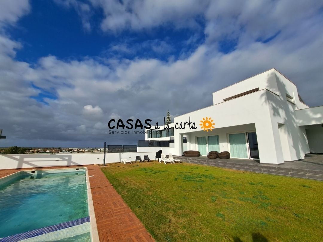 Chalet in Sanlucar de Barrameda, Andalusia, Spain 1 - 12508061