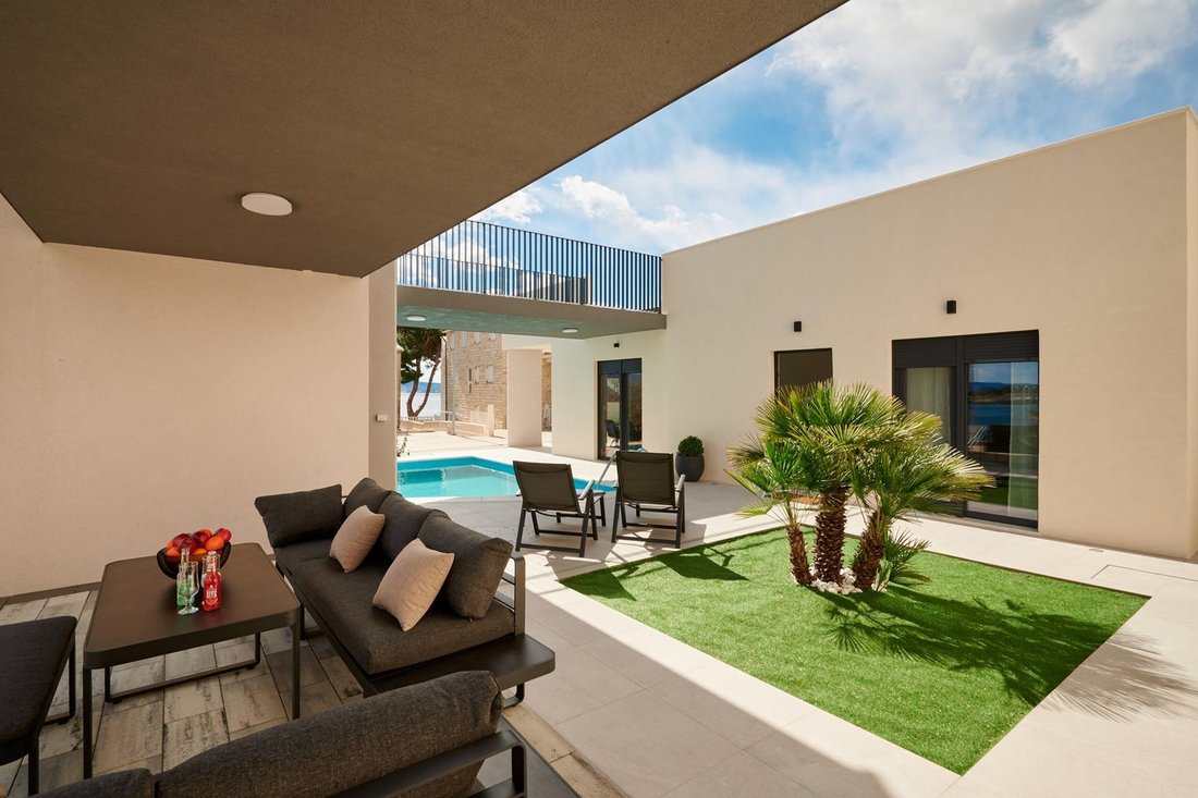Villa in Dugi Rat, Split-Dalmatia County, Croatia 1 - 14528676