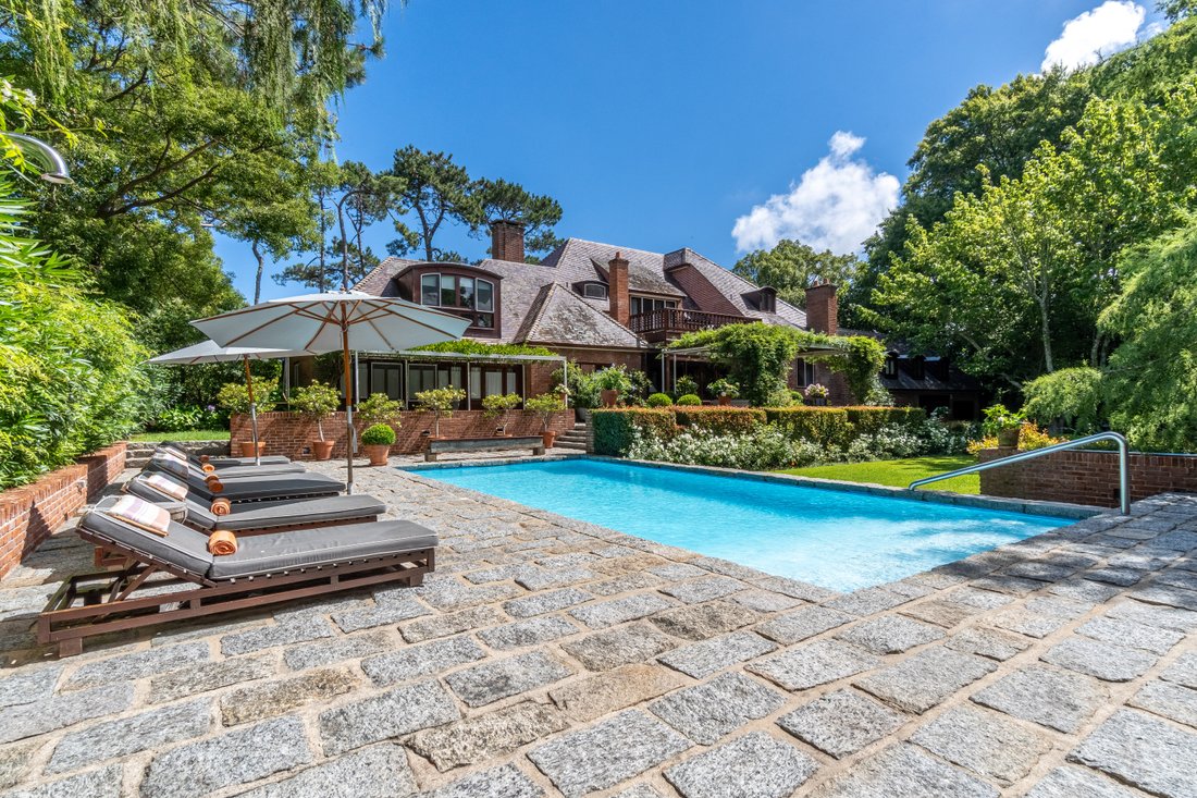 Chalet in Punta del Este, Maldonado Department, Uruguay 1 - 14525691