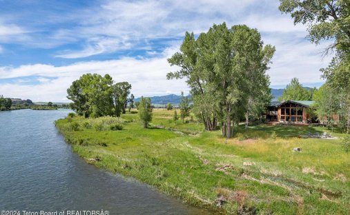 Luxury waterfront houses for sale in Swan Valley, Idaho | JamesEdition