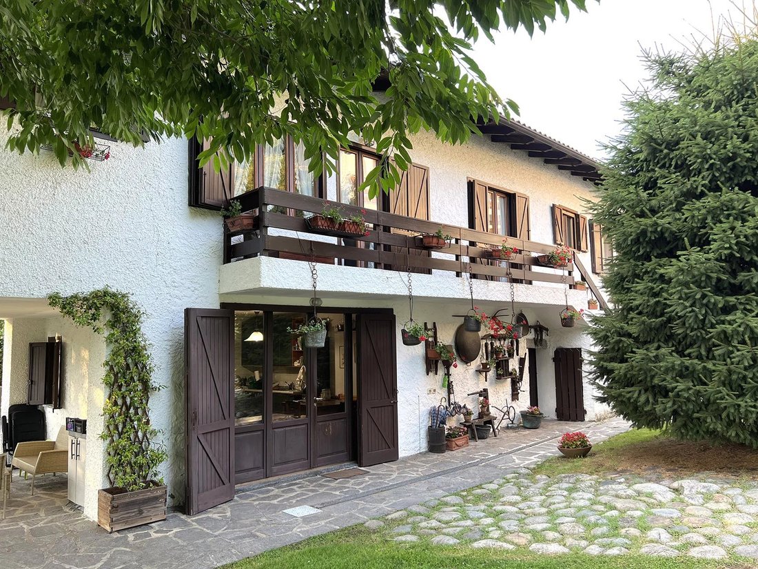 Historic Villa Divided Into Flats Excellent In Arona, Piedmont, Italy