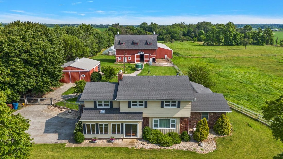 15 Acres + Horse Farm And Arena In Crown In Crown Point, Indiana