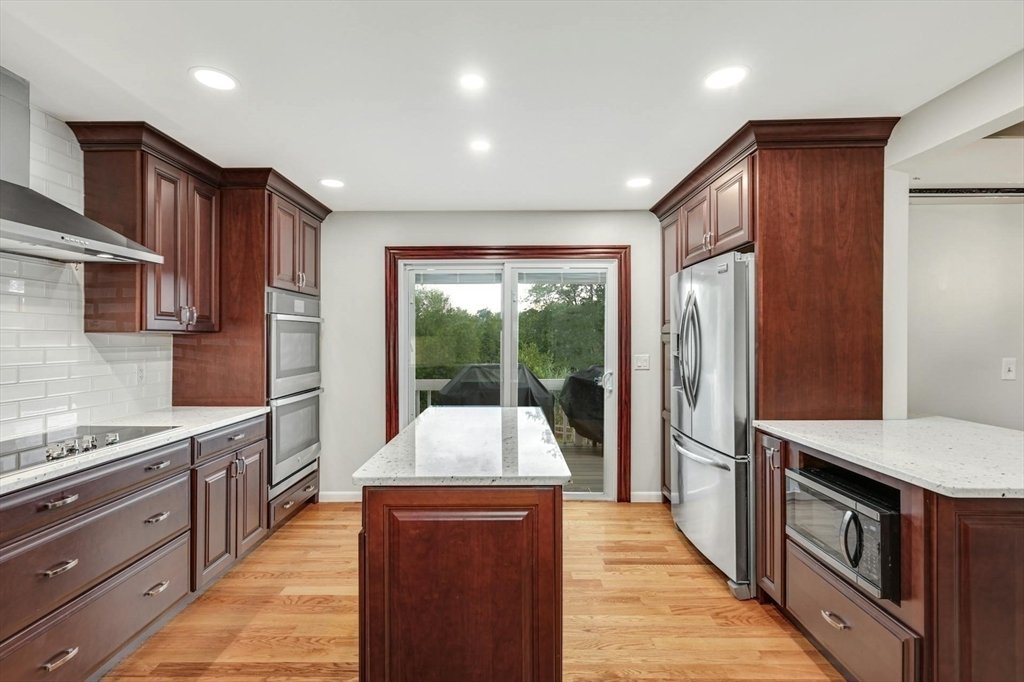 House in Clinton, Massachusetts, United States 4 - 14530880