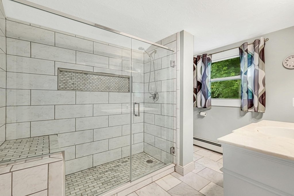 House in Clinton, Massachusetts, United States 5 - 14530880
