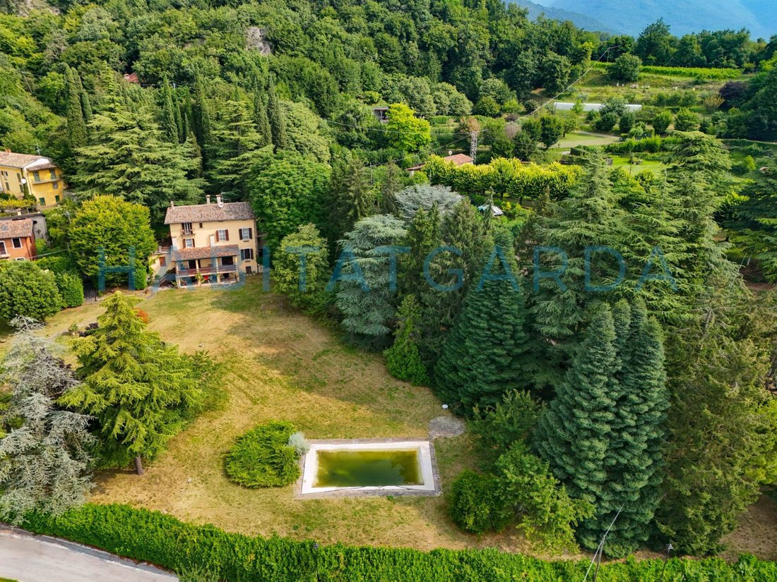 Villa in Salo, Lombardy, Italy 1 - 14359211