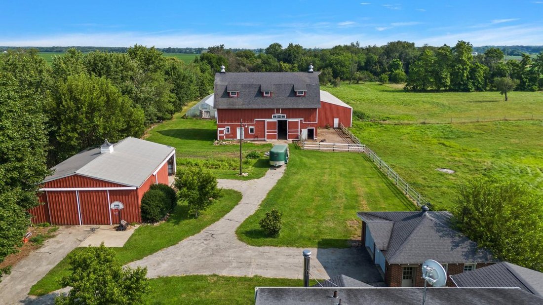 15 Acres + Horse Farm And Arena In Crown In Crown Point, Indiana