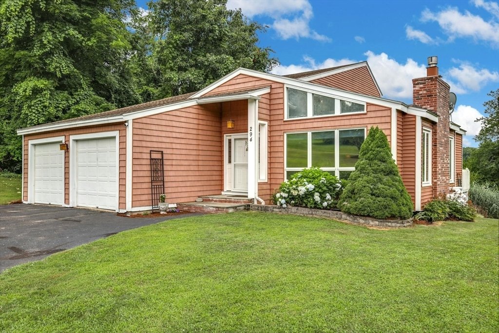 House in Clinton, Massachusetts, United States 1 - 14530880