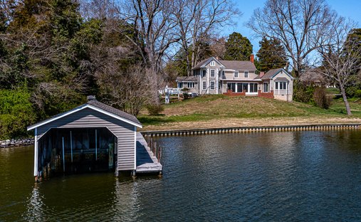 Luxury homes with library for sale in United States | JamesEdition