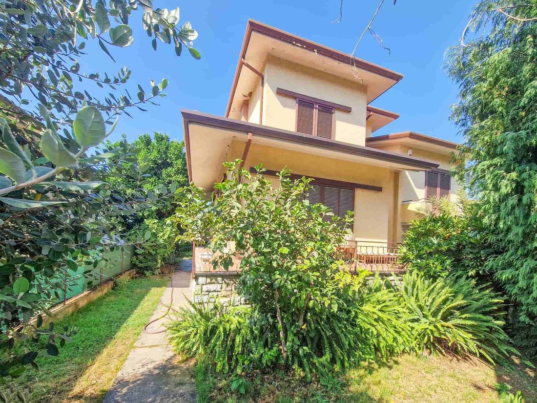 House in Pietrasanta, Tuscany, Italy 1 - 14538880