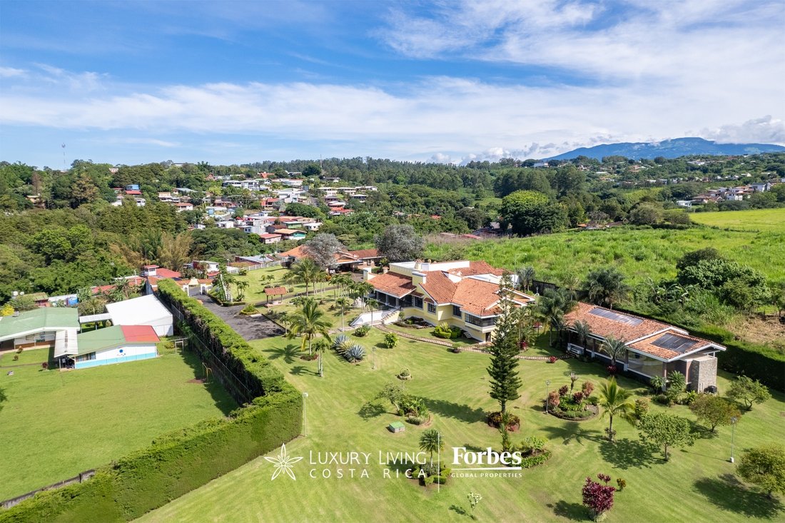 Estate in Santa Bárbara de Heredia, Heredia Province, Costa Rica 3 - 11742253