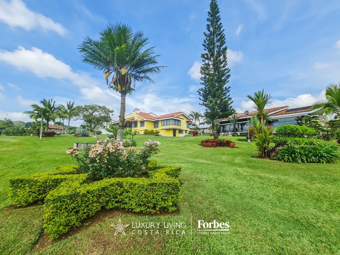 Estate in Santa Bárbara de Heredia, Heredia Province, Costa Rica 5 - 11742253