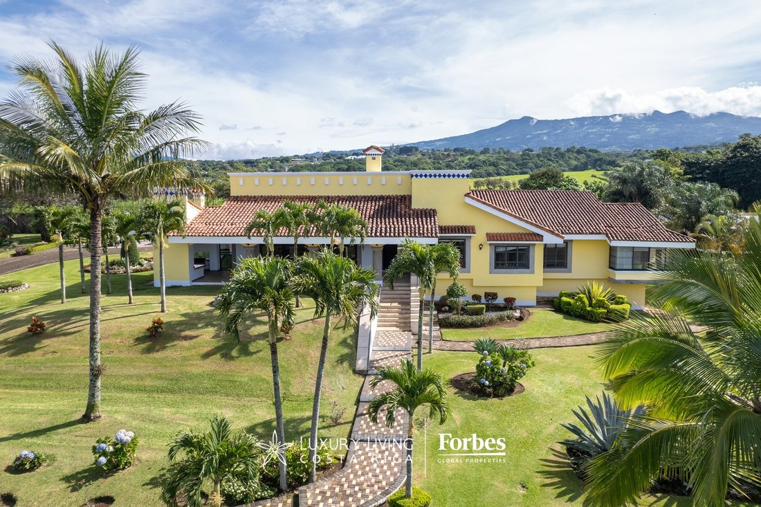 Estate in Santa Bárbara de Heredia, Heredia Province, Costa Rica 1 - 11742253
