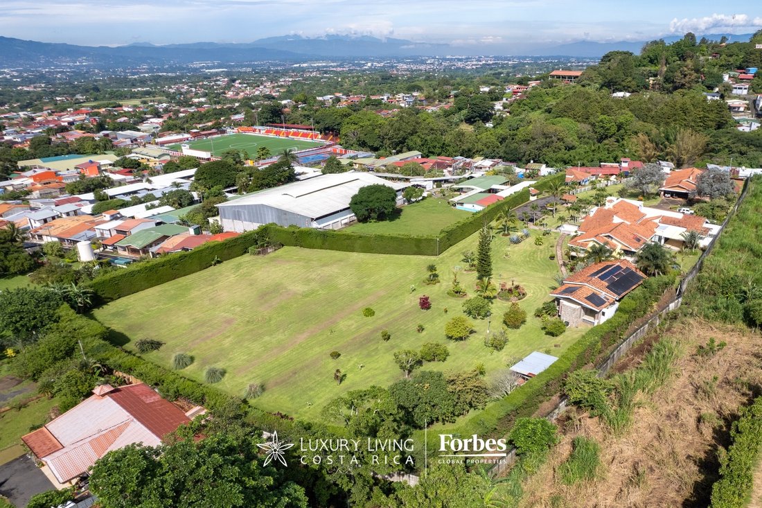 Estate in Santa Bárbara de Heredia, Heredia Province, Costa Rica 2 - 11742253