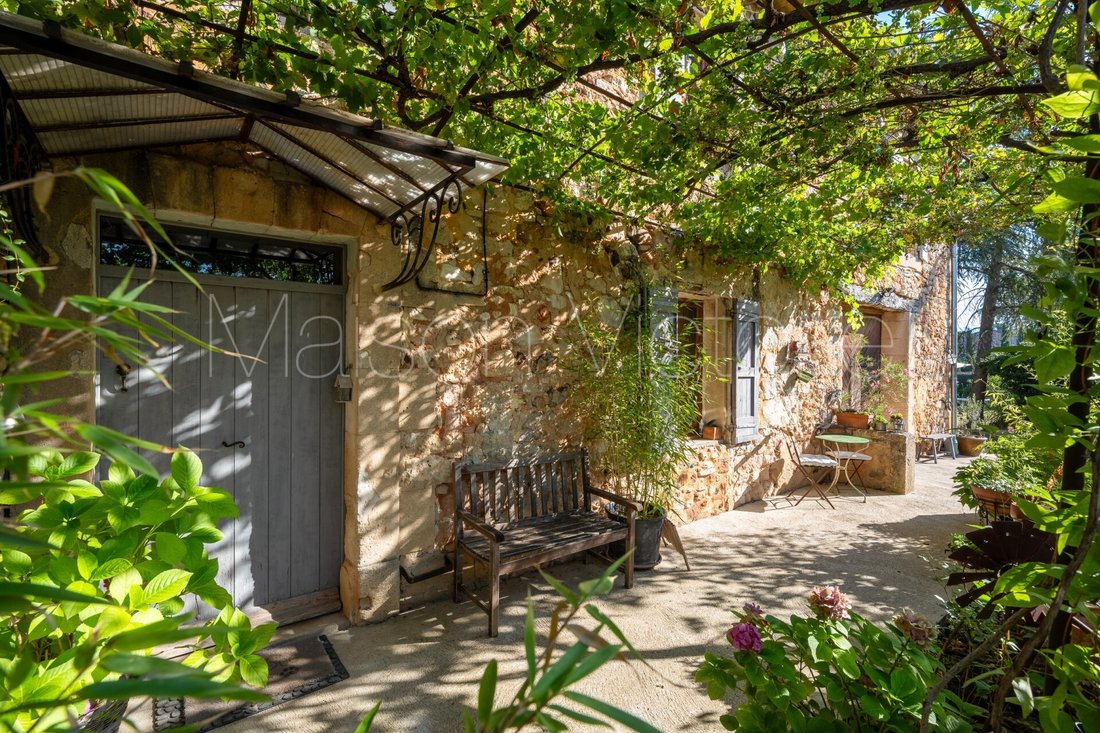 Charming Stone Farmhouse In A In Joucas, Provence Alpes Côte D'azur ...