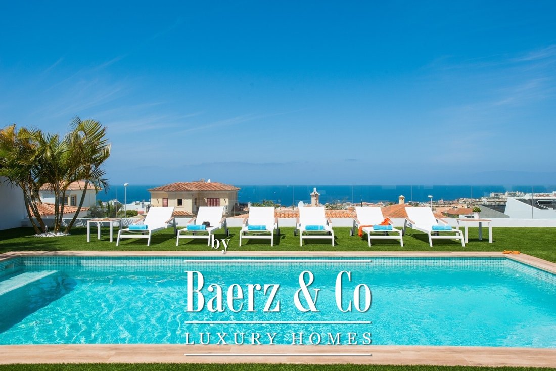 Villa in Costa Adeje, Adeje, Canary Islands 1 - 14542716