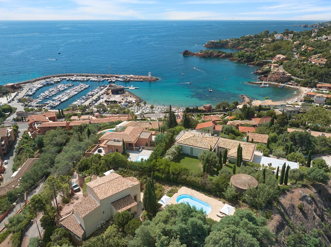 House in Théoule-sur-Mer, Provence-Alpes-Côte d'Azur, France 4 - 14545798
