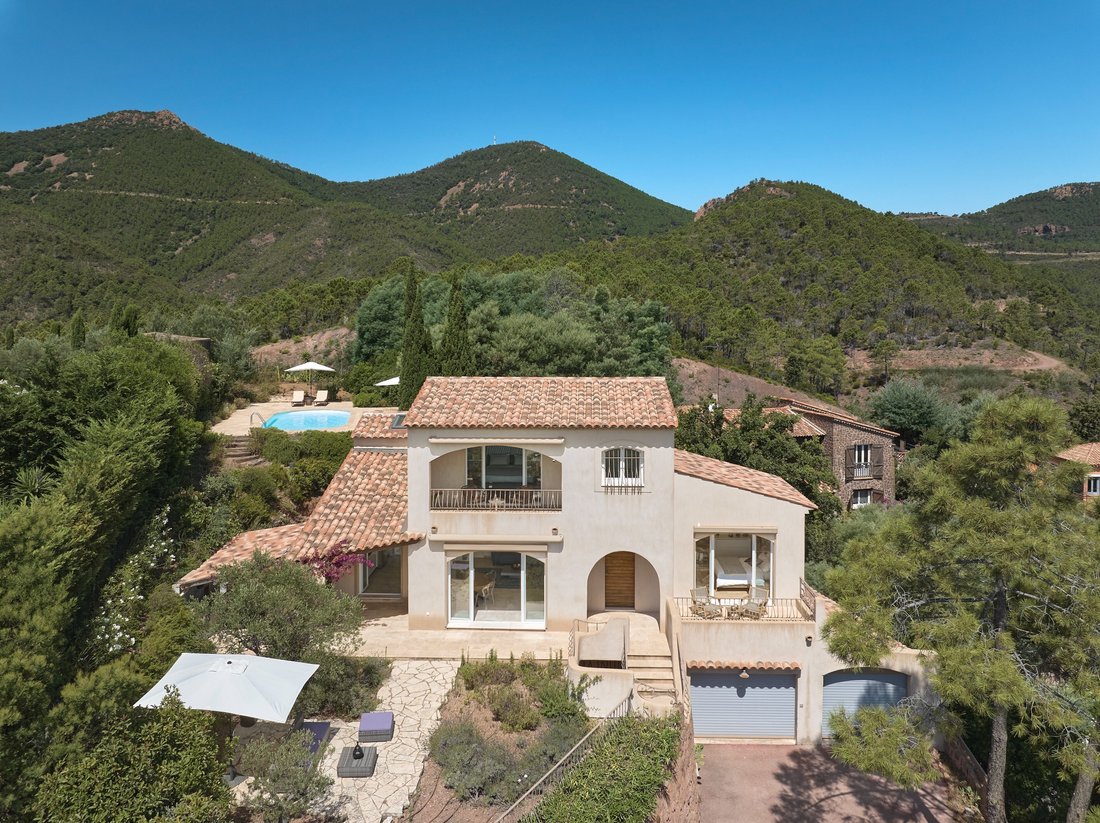 House in Théoule-sur-Mer, Provence-Alpes-Côte d'Azur, France 2 - 14545798