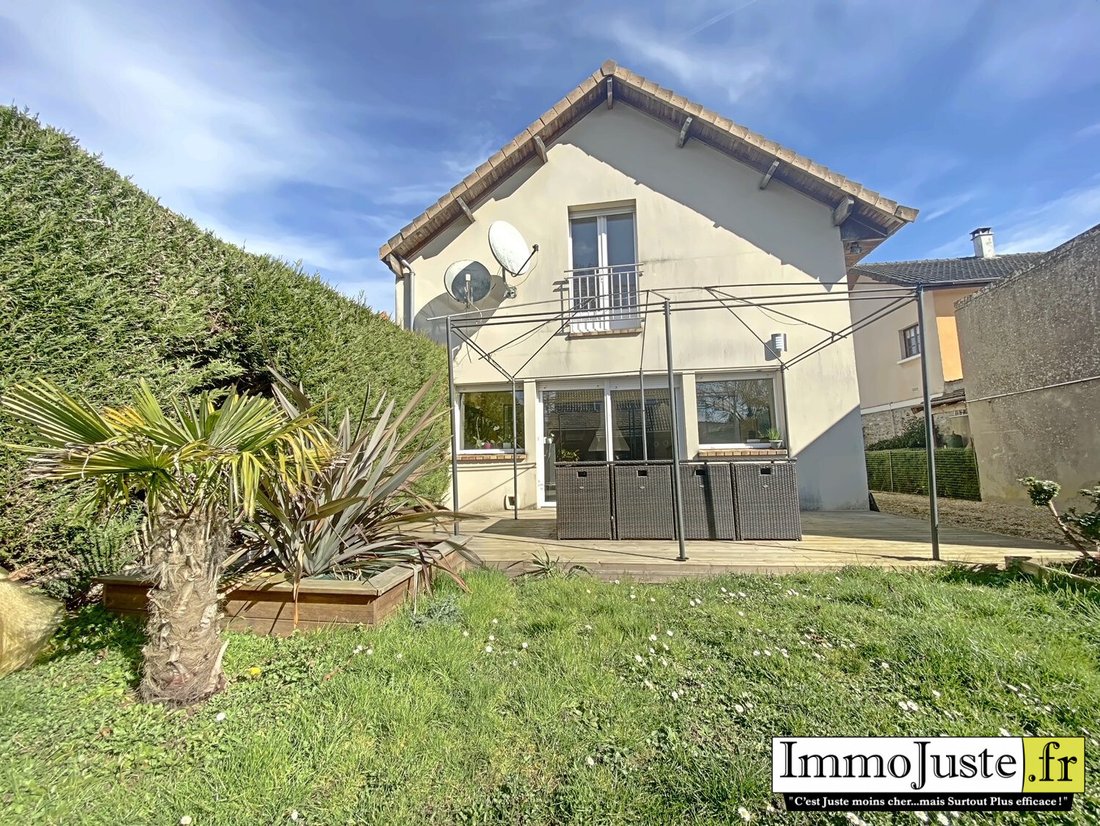 House in Les Essarts-le-Roi, Ile-de-France, France 1 - 13878706
