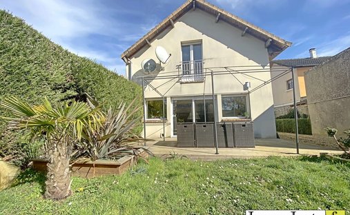 House in Les Essarts-le-Roi, Ile-de-France, France 1
