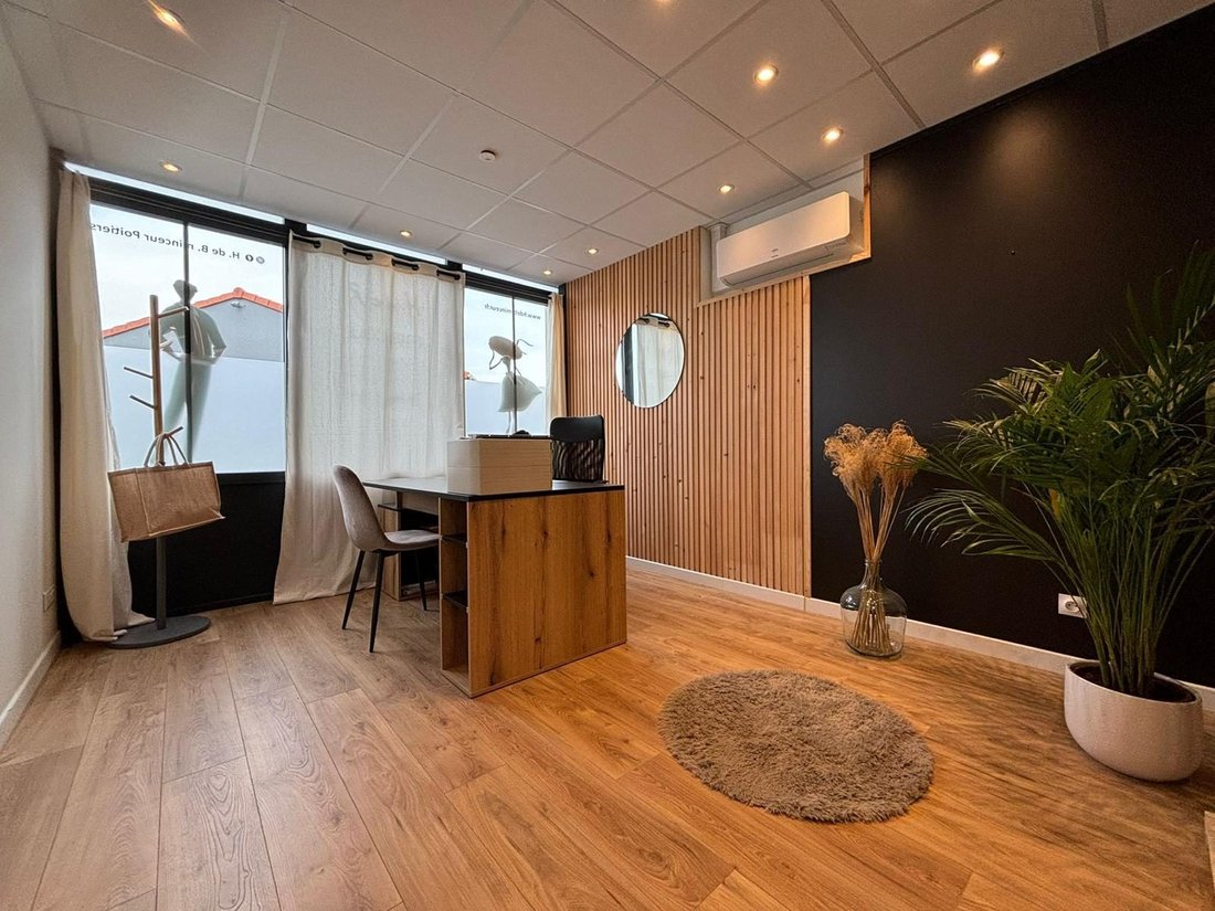 Saint Benoît Local Professionnel In Saint Benoît, France For Sale