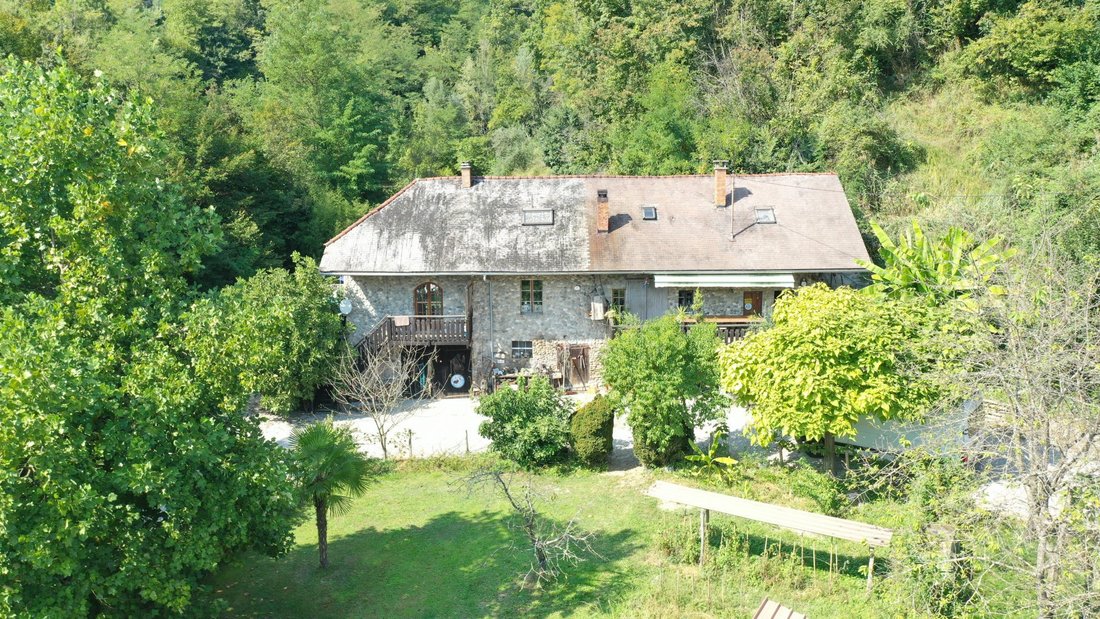 Farm Ranch in Hauteville-sur-Fier, Auvergne-Rhône-Alpes, France 3 - 12843296