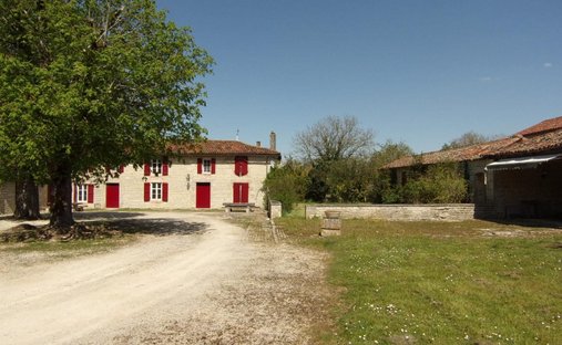 House in Aubigne, Nouvelle-Aquitaine, France 1