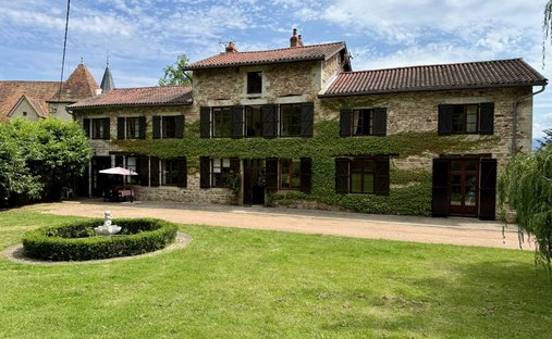House in Neronde-sur-Dore, Auvergne-Rhône-Alpes, France 1
