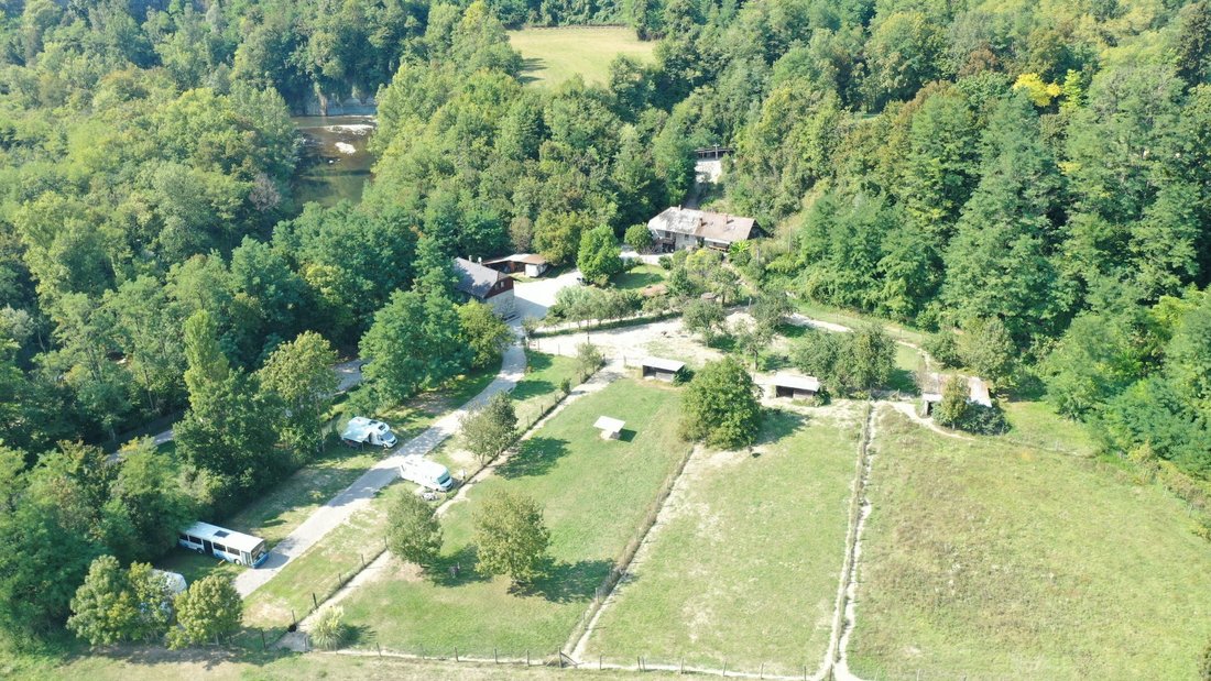 Farm Ranch in Hauteville-sur-Fier, Auvergne-Rhône-Alpes, France 1 - 12843296