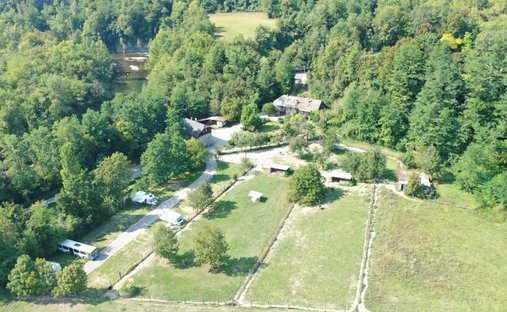 Farm Ranch in Hauteville-sur-Fier, Auvergne-Rhone-Alpen, Frankreich 1