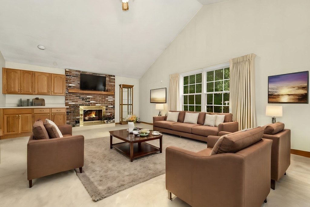 House in Millbury, Massachusetts, United States 2 - 14480846