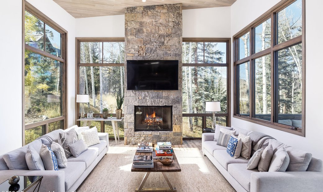 Ski In/Ski Out Modern Luxury In In Snowmass Village, Colorado, United ...