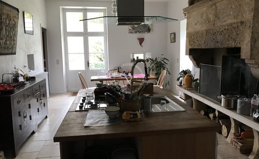 Castle for Sale in Montcaret, Nouvelle-Aquitaine, France