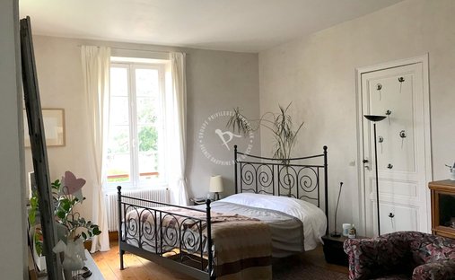 Castle for Sale in Montcaret, Nouvelle-Aquitaine, France