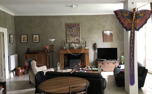 Castle for Sale in Montcaret, Nouvelle-Aquitaine, France