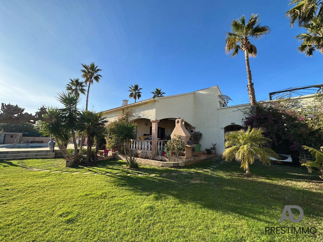Villa in Ouest et Sud, Borgo, France 2 - 13817471
