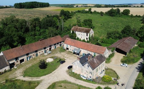 Chateau in Bruyeres-sur-Fere, Hauts-de-France, France 1